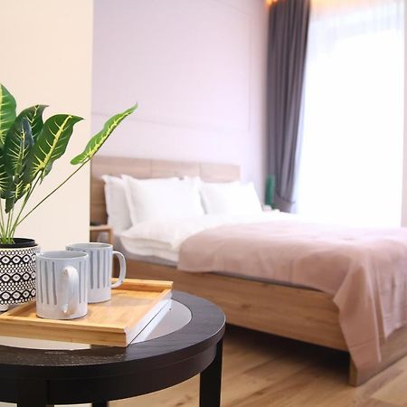 Parilament On Rustaveli 4 Rooms Tbilisi Eksteriør bilde