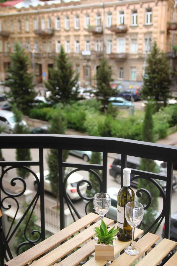 Parilament On Rustaveli 4 Rooms Tbilisi Eksteriør bilde