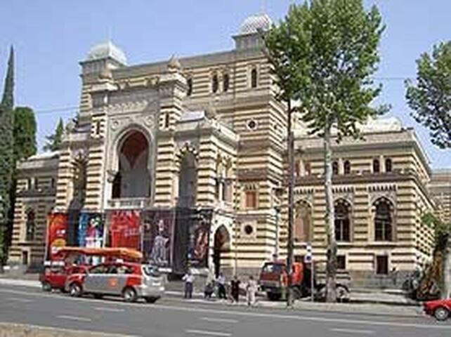 Parilament On Rustaveli 4 Rooms Tbilisi Eksteriør bilde